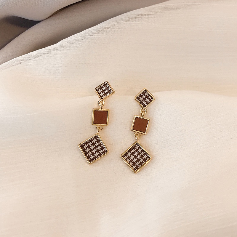 Anting Tusuk Motif Geometri Bahan Kulit flannel Untuk Wanita