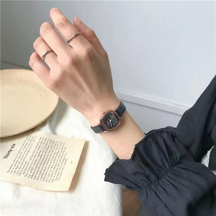 [ BISA COD ] Jam Tangan Kecil Wanita Analog Strap Pu Dial Gaya Retro Korea Jam Tangan Bisnis