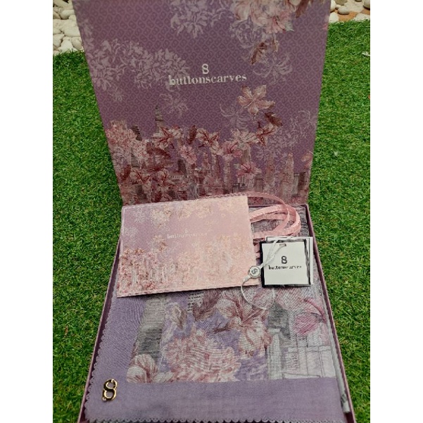 Preloved buttonscarves malaya (iris)