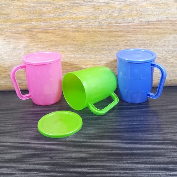 MUG PLASTIK DENGAN TUTUP / MUG PLASTIK TUTUP / MUG MINI / CANGKIR