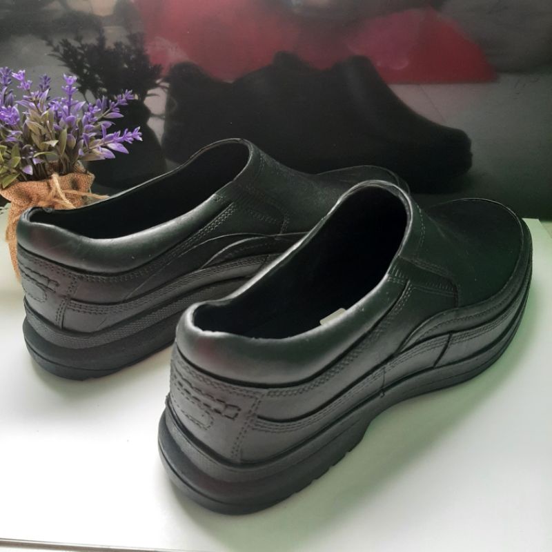 Sepatu Karet Pria ATT/ Sepatu Pantofel Karet Pria ATT AB 520 Hitam/Anti Air &amp; Anti Slip