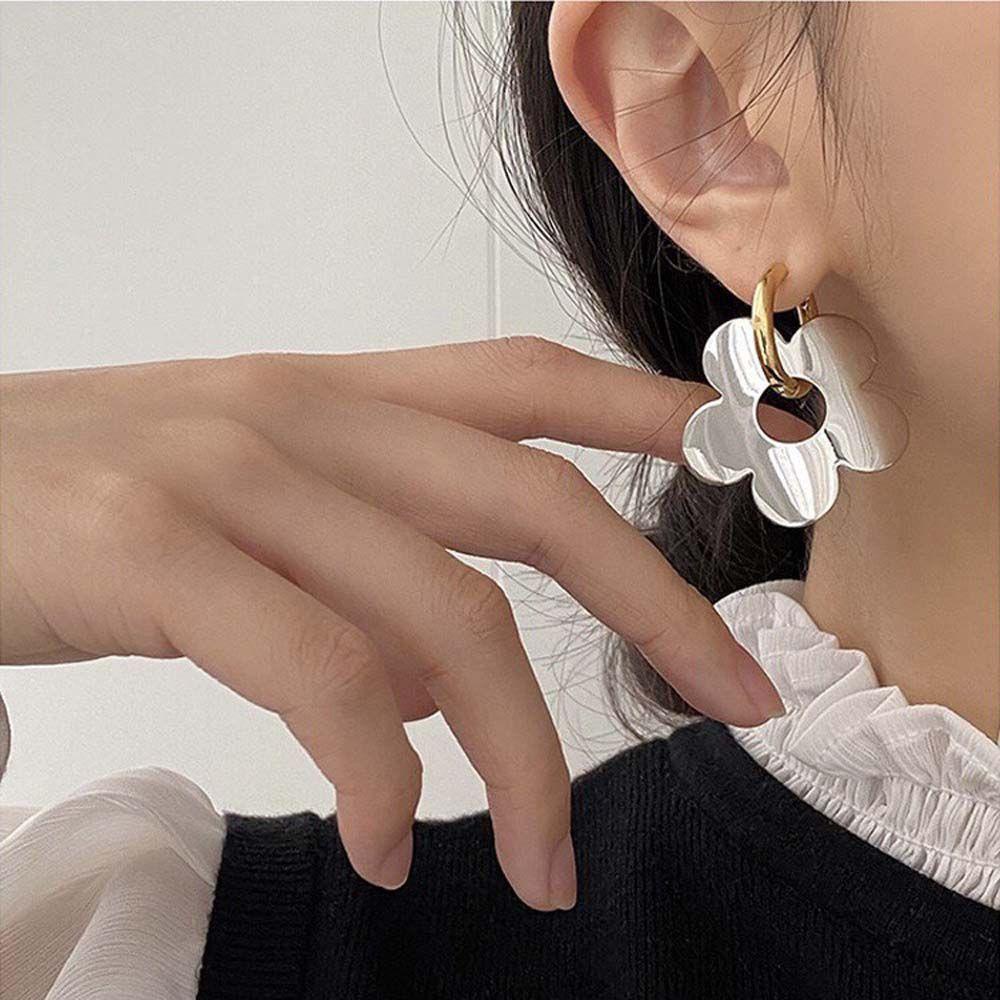 Anting Stud Bentuk Bunga Geometris Bahan Logam Gaya Korea Untuk Wanita