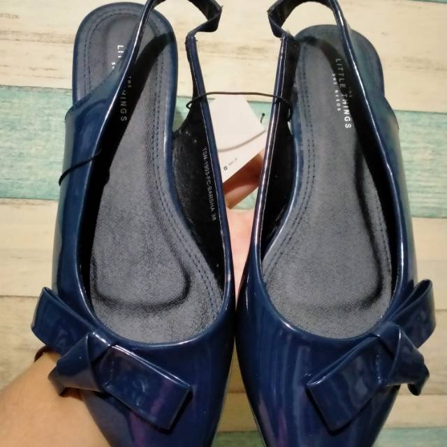 Flatshoes The Little Things She Needs