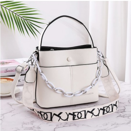 TAS WAISTBAG IMPORT WANITA BATAM FASHION MEWAH RANTAI