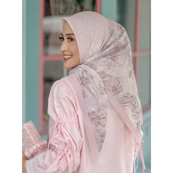 Buttonscarves Les Amities Reborn Peony