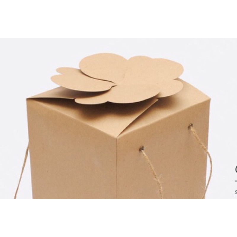 

clover box cake ukuran 15x15x14 isi 4 PCS