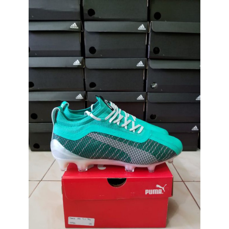 Sepatu soccer puma one 5.1 tosca FG