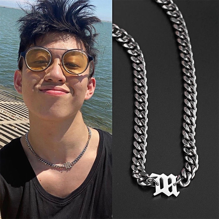 Kaya brian gaya yang sama huruf M kalung selebriti Internet pribadi hip hop baja titanium kalung log