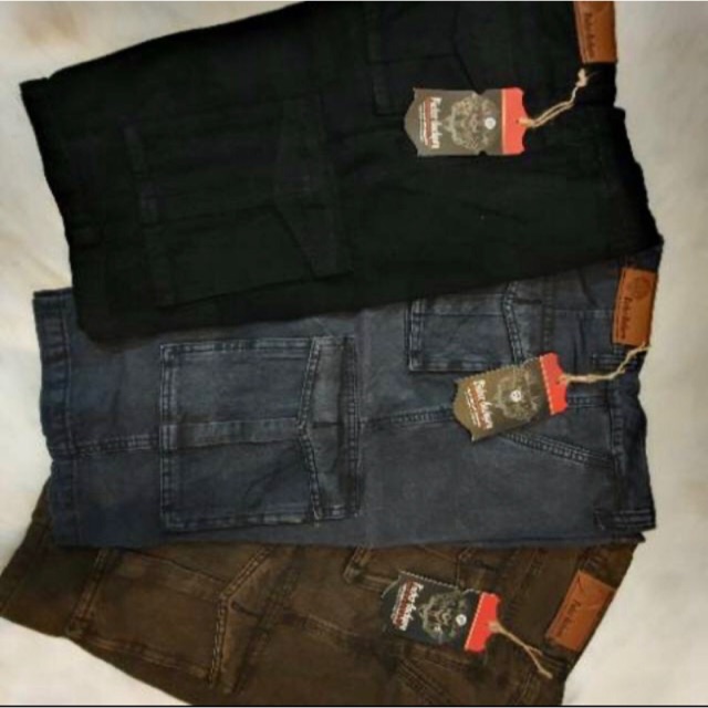 Celana cargo pndek levis