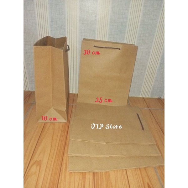 

Paperbag coklat polos ukuran 25x10x30 1 lusin muat souvenir mangkok, botol minum, wafer