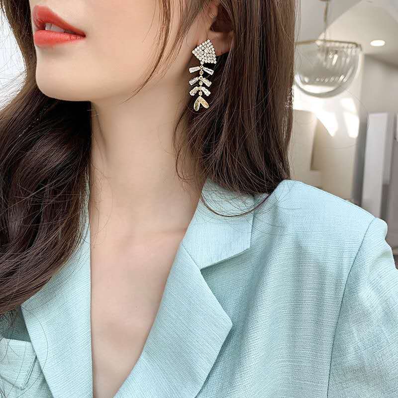 Anting Tusuk Motif Tulang Ikan Ala Korea Untuk Wanita