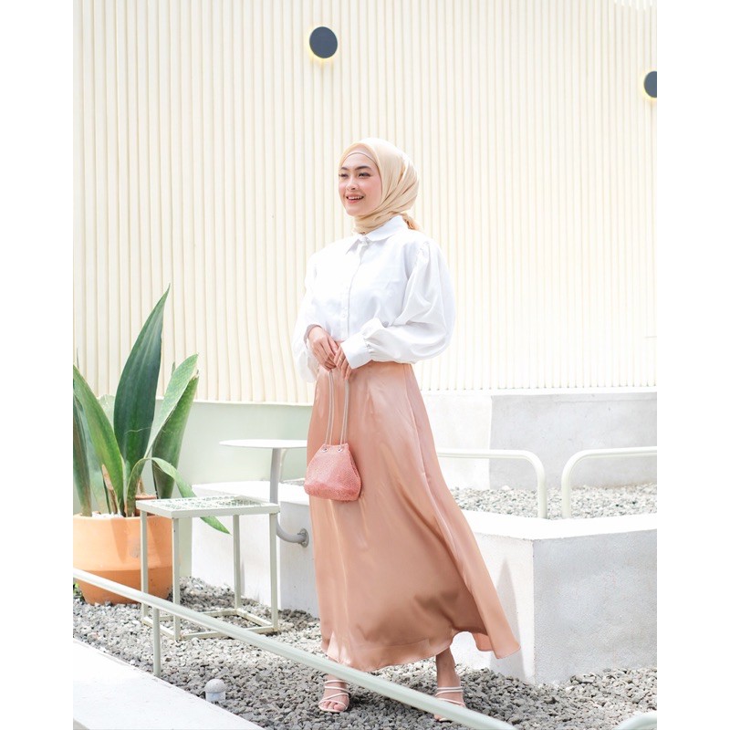 Felicia satin skirt/skirt a line /skirt/rok panjang/rok satin/rok pesta