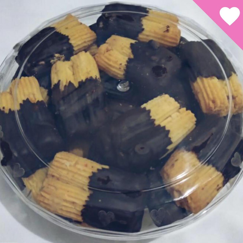 

Kue Kering Hampers Lebaran - Choco Mede Wina Butter Wisman
