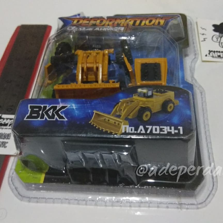 Metal Deformation Of The Armor No A7034-1 Mainan Transformers Mini
