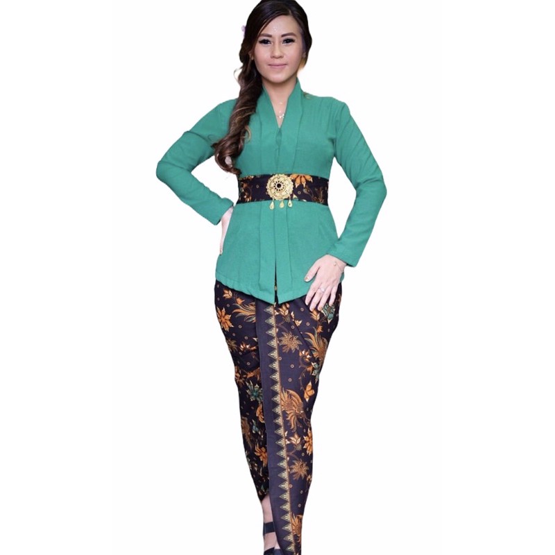 Set kebaya jadi ajeg bali