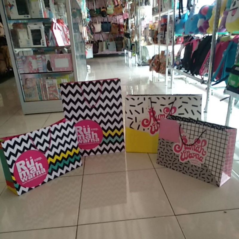FANCY PAPERBAG RUMAH WARNA
