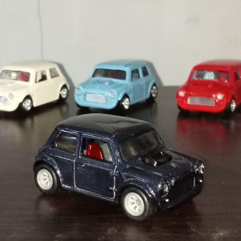 Custom The Italian Job Morris Mini Metalic Black Rubber Tires Hw Hot Wheels Hotwheels Holiday Classi