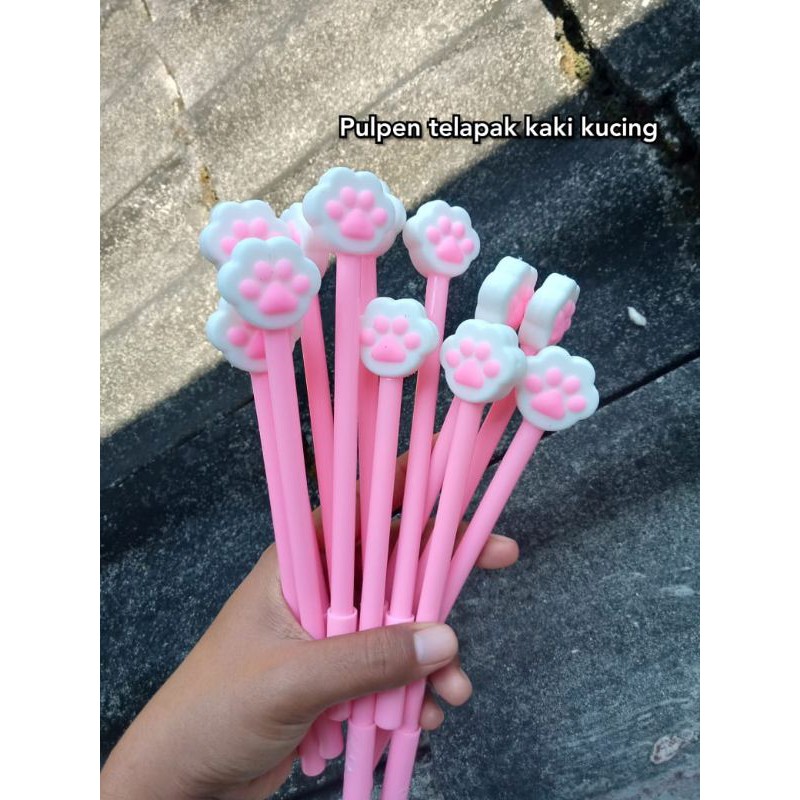 

pulpen gel telapak kaki kucing