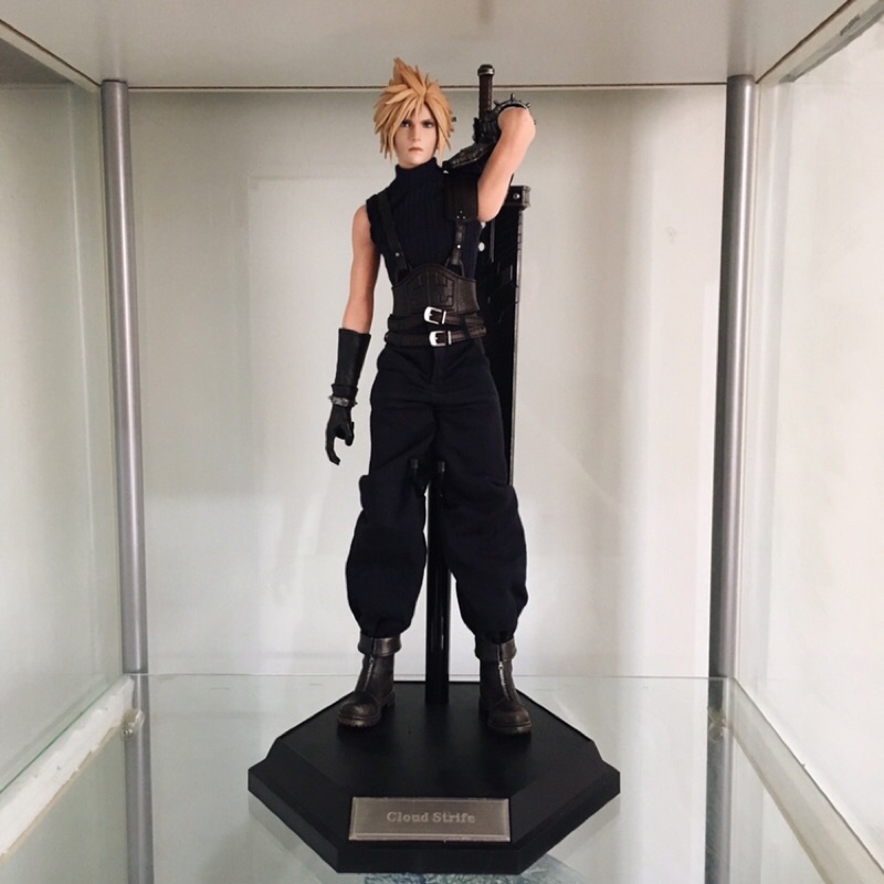 Cloud Strife Collectible Figure, DELUXE Final Fantasy VII Action Figure