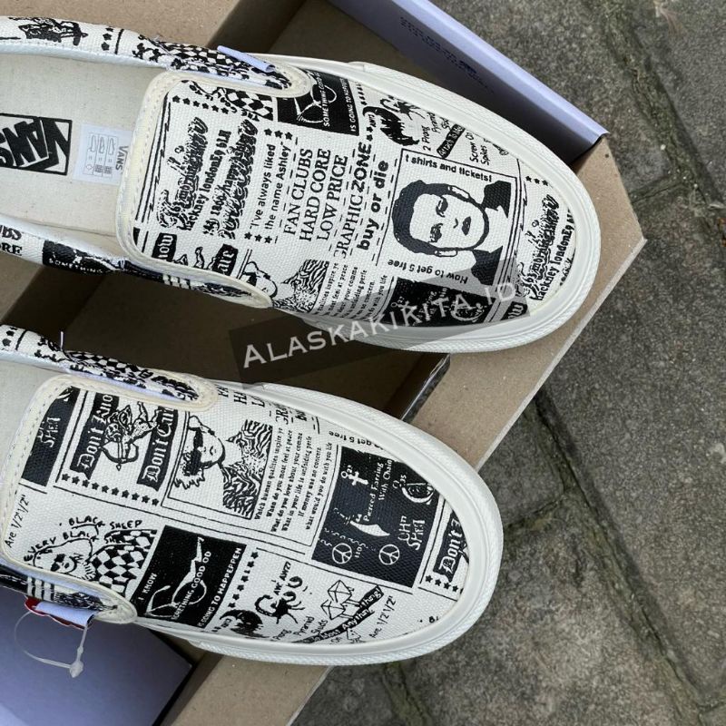 Sepatu Vans Slip On X Ashley Williams Newspaper Print Classic Premium /Slip On Pria Wanita free kaos kaki