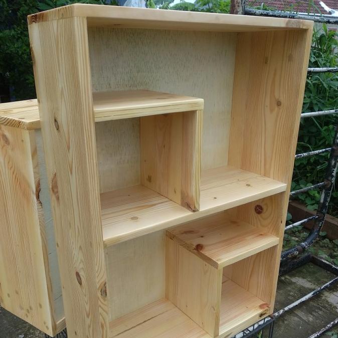 Rak buku dan boneka Jati belanda