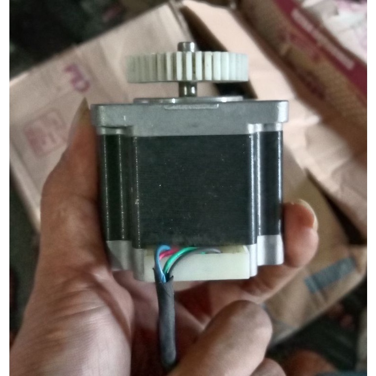 Stepper Motor Nema 23 VEXTA 4.52A Bipolar 4 Wire