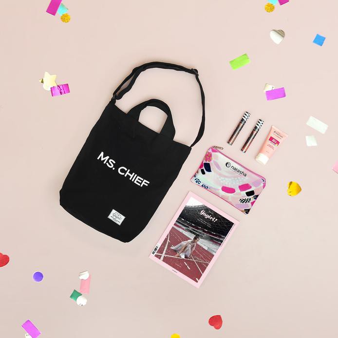 

Gogirl! Thirteenth Birthday Issue (Black Canvas Bag) High Quality