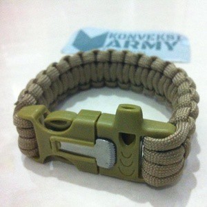 Gelang survival kit paracord pluit, korek, dan tali prusik