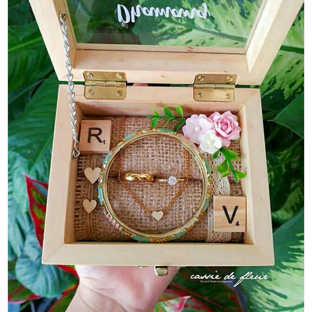 Kotak cincin kayu . Kotak mahar . Kotak perhiasan . Kotak seserahan . Kotak cincin kayu