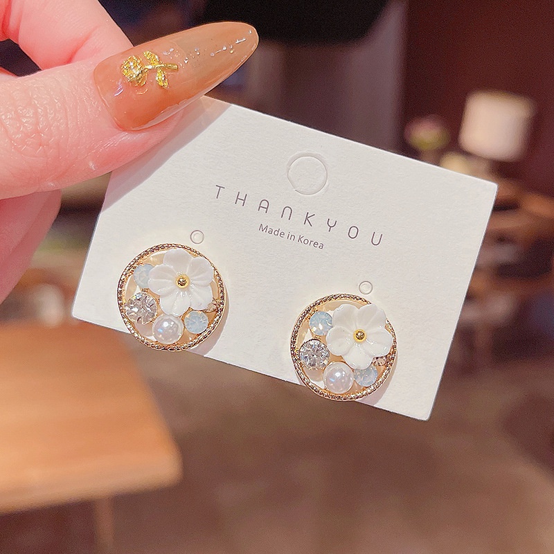 Shuling French Elegant Retro Earrings Super Cute Pearl Rhinestone Earrings Small White Flower Stud Earrings