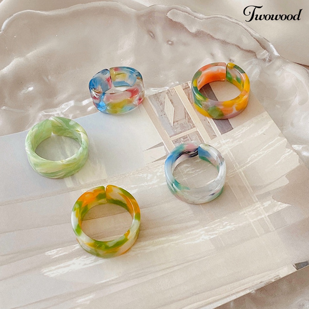 1 Set Cincin Sturdy Bahan Resin Untuk Pasangan