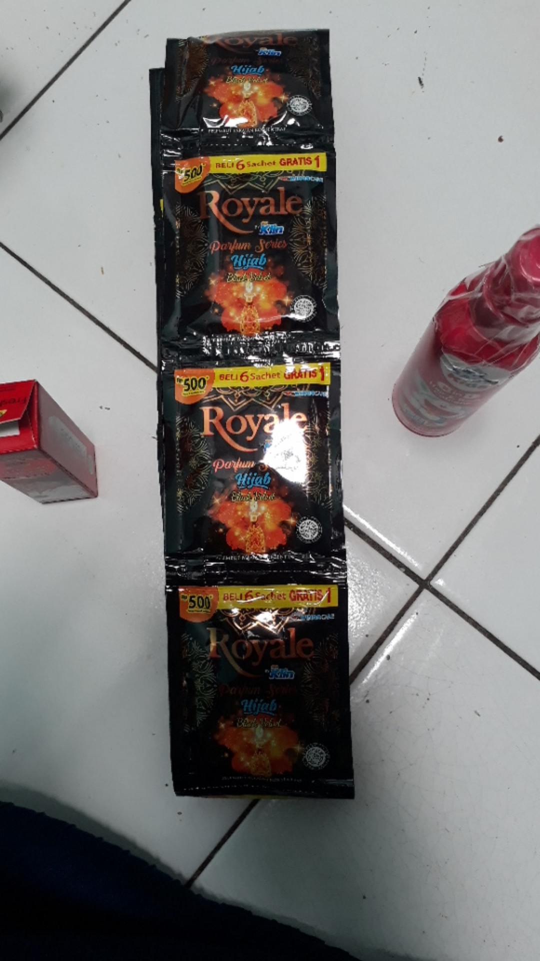 Royale Pewangi Softener Isi 6 Sachet + 1 Sachet / By Soklin