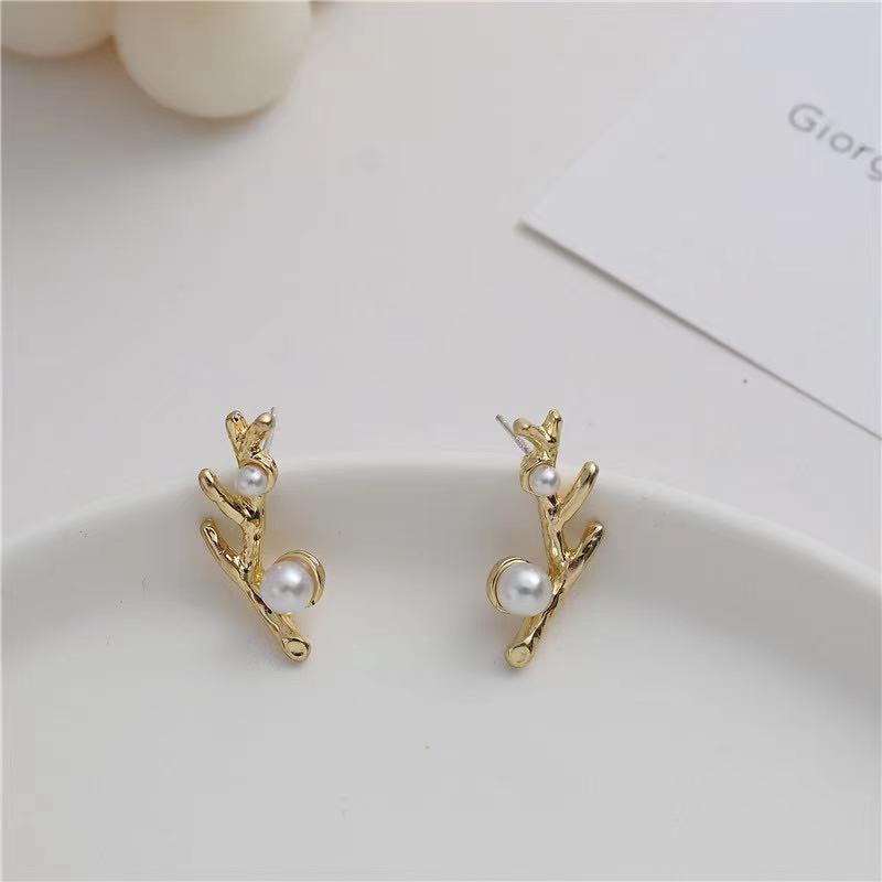 S925 perak Korea Dongdaemun logam ranting anting-anting retro Minoritas Mutiara Grace Putih stud ant