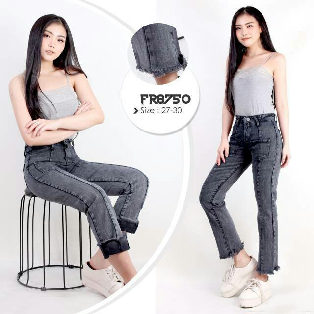 CELANA BOYFRIEND JEANS KANTONG DEPAN Kode 8019