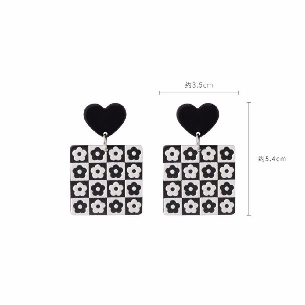 [Elegan] Checkerboard Plaid Earrings Temperamen Hati Sederhana Wanita Anting Perempuan Akrilik Hitam Dan Putih