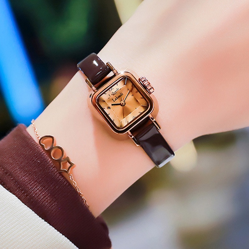 HARGA TERMURAH✅ Jam Tangan Wanita Square Minimalist Desain Elegan dengan Dial Persegi dan Strap Kulit Klasik Cocok untuk Tampilan Feminin Kasual dan Formal JW21
