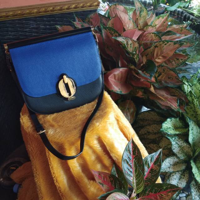 Donini preloved milik pribadi murah  zoe blue baret besi