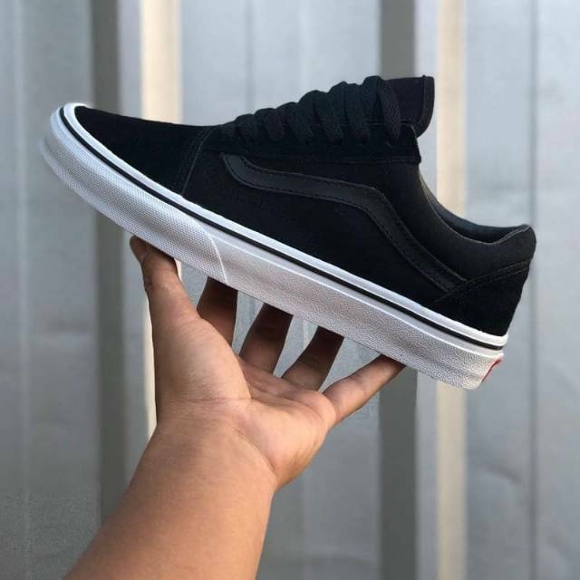 SEPATU VANS AUTHENTIC FULL BLACK HITAM POLOS WHITE PUTIH OLDSKOOL ERA SK8 PREMIUM BNIB ICC IFC DT