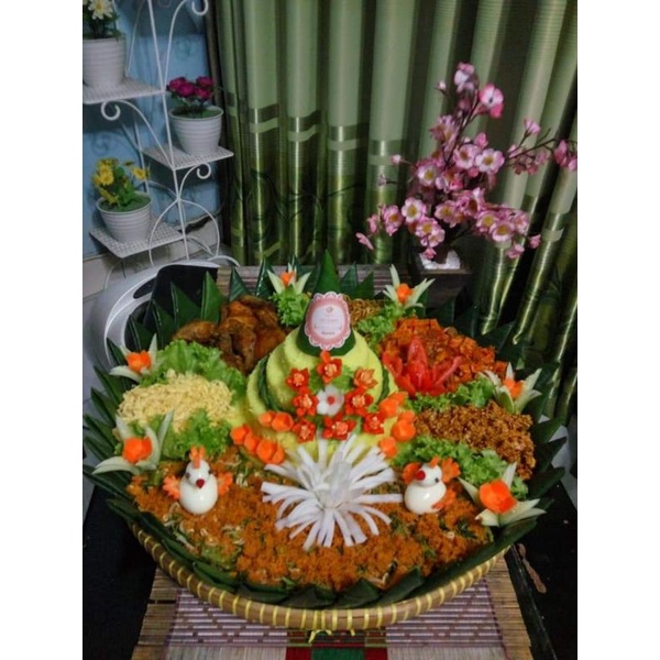 

Nasi Tumpeng