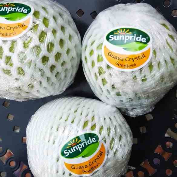 

Jambu Kristal Sunpride [1kg] 68Kcal Lokal - Buah Jambu Segar - Fresh Guava Fruit