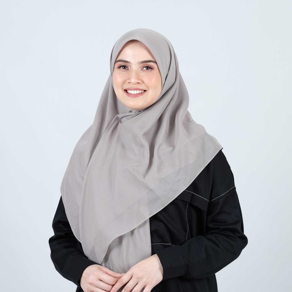 {DEENAY} hijab polos liza zinc/abu coksu jahit tepi bordir pin plat d voal ulrafine 115x155cm jilbab