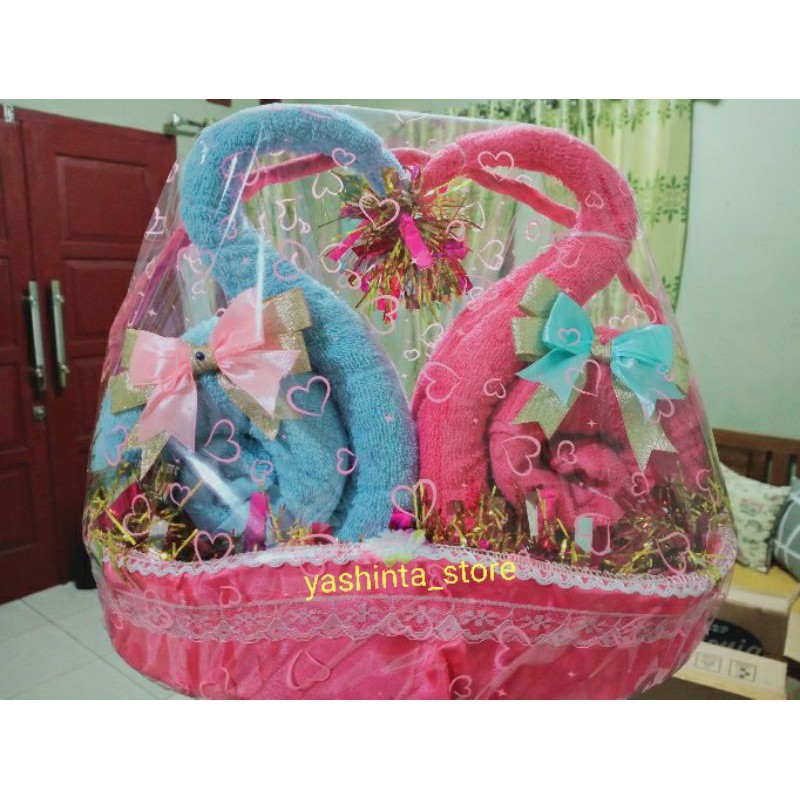 paket seserahan pernikahan handuk couple hias keranjang angsa/mahar murah/hantaran lamaran nikah