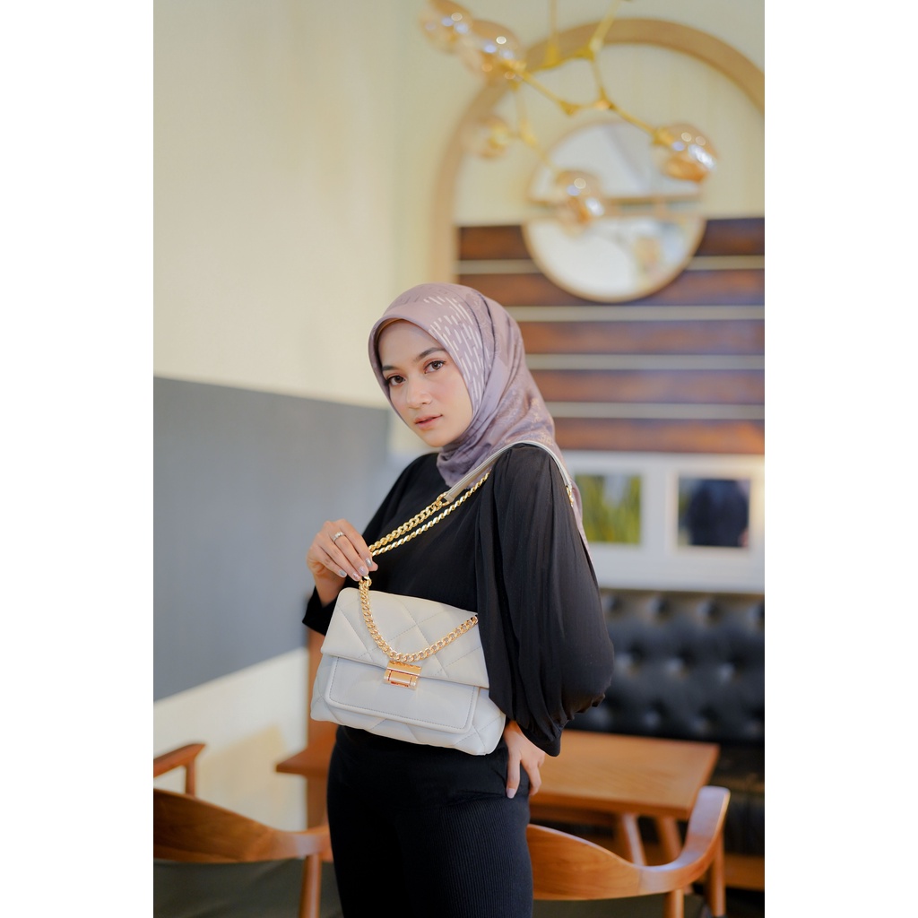 Lophy Bag Tas Wanita Shoulder Bag Sling Bag Tas Bahu Wanita Tas Selempang Wanita Yura Bag in Light Grey