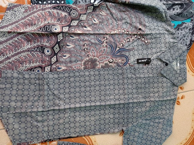Kemeja Batik Slimfyt Khas Butik Pria Lengan Panjang