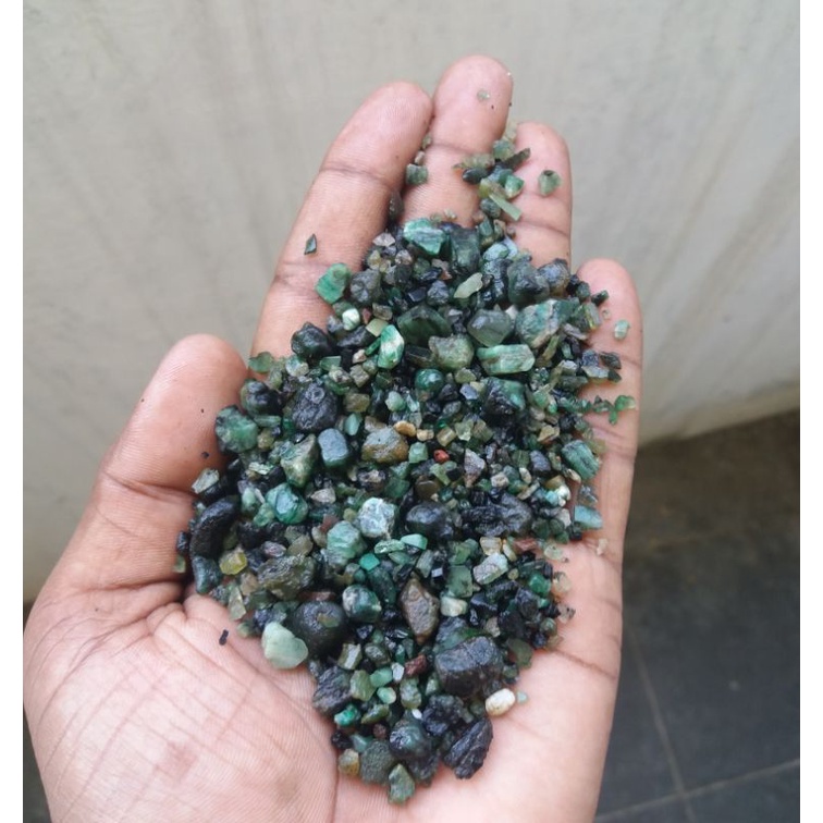 Natural Emerald Rough Batu Bongkahan Zamrud Bahan Jamrud Buat Koleksi 100gram