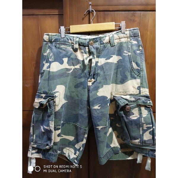 CELANA CARGO PRIA SECOND ORIGINAL.ABERCROMBIE AND FICH
SIZE 28 GOOD CONDITION 95%