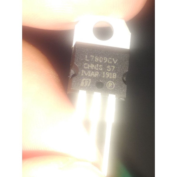 L7809CV To220 L7809 L 7809 CV Positive voltage regulator 9V Asli