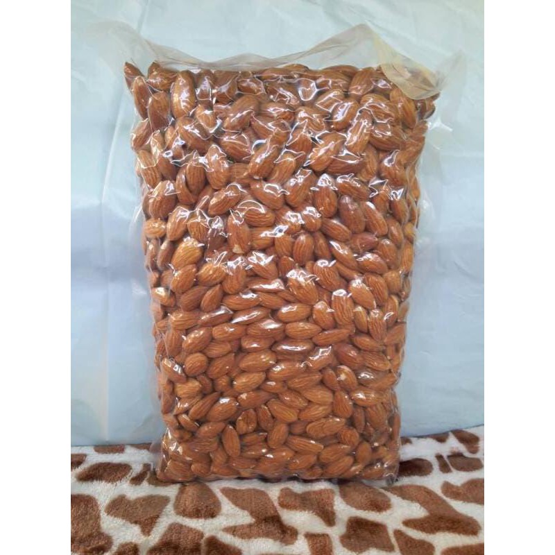 

Chasback Natural Whole Raw Almond Blue Diamond Terlaris