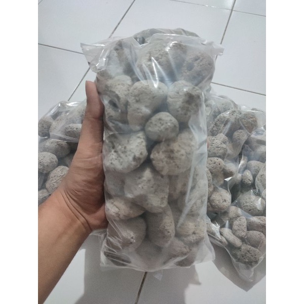Batu Apung / Batu Gombong Pumice Tiger Lombok 1 Kg untuk Media Filter Aquarium Kolam