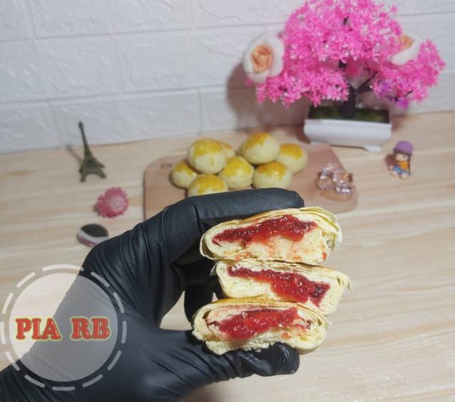 KUE PIA STRAWBERRY / BAKPIA RASA STRAWBERY / PIA RB STRAWBERRY